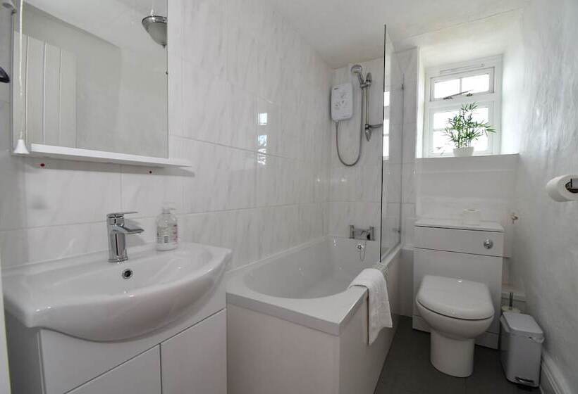 스탠다드 룸, The Weary Friar Inn