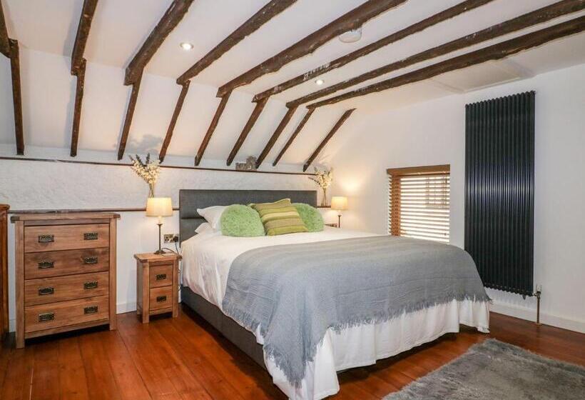 샬레, The Weary Friar Inn