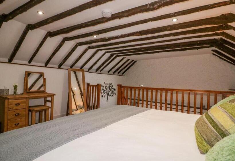 샬레, The Weary Friar Inn