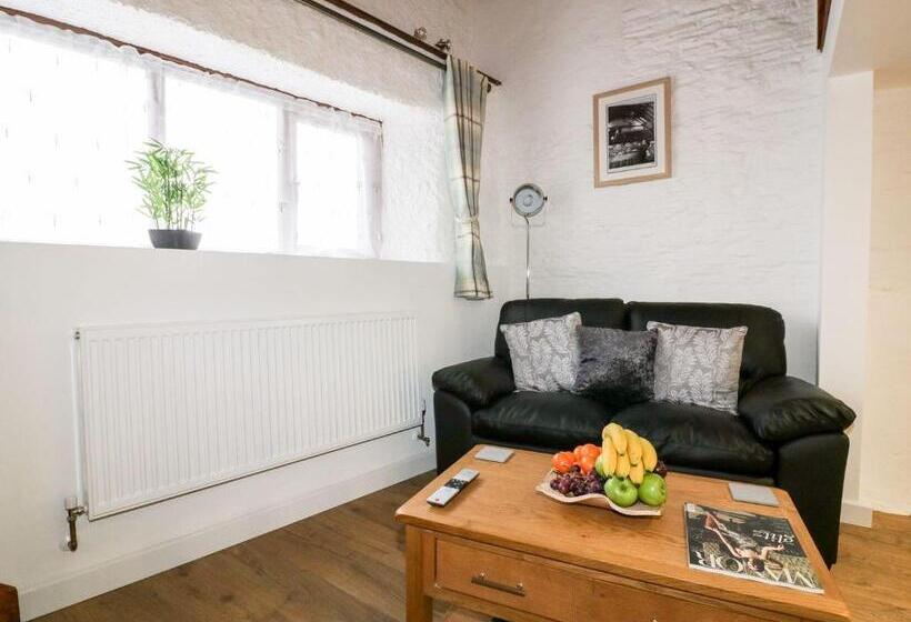 샬레, The Weary Friar Inn