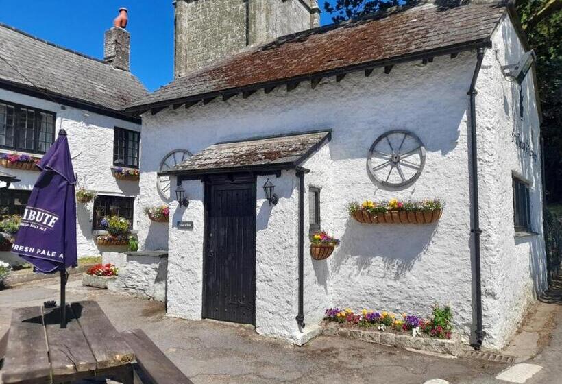 샬레, The Weary Friar Inn