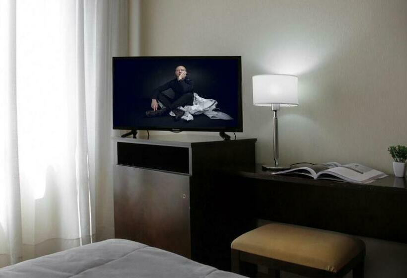 اتاق سوپریور سه تخته, 8 De Octubre