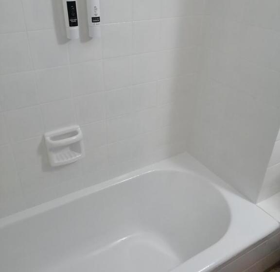 اتاق سوپریور, 8 De Octubre