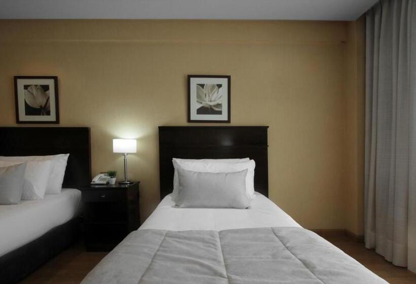 اتاق سوپریور, 8 De Octubre