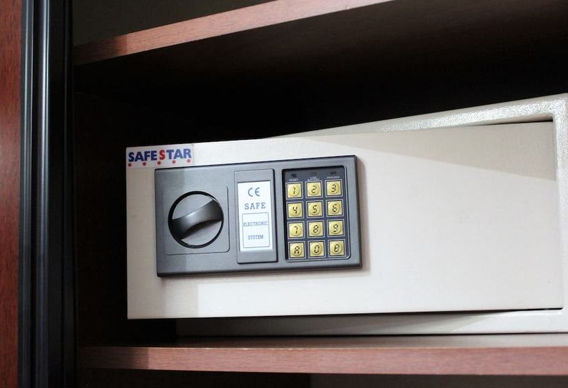 اتاق سوپریور, 8 De Octubre