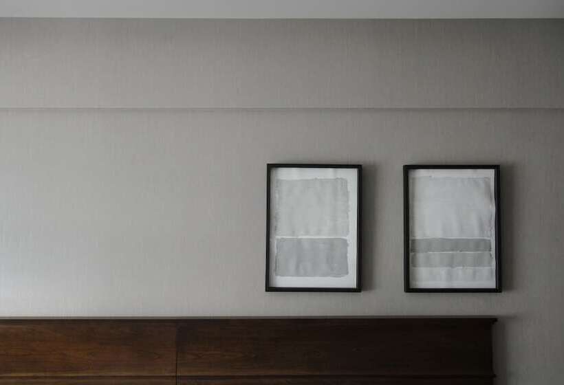 اتاق سوپریور, 8 De Octubre