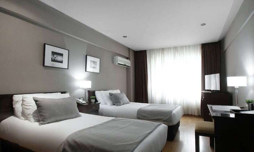 اتاق سوپریور, 8 De Octubre