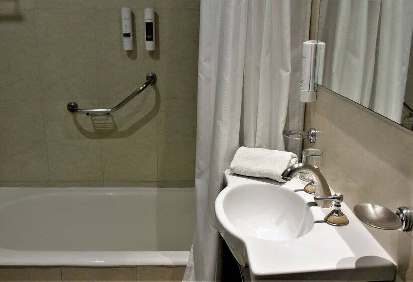 اتاق سوپریور سه تخته, 8 De Octubre