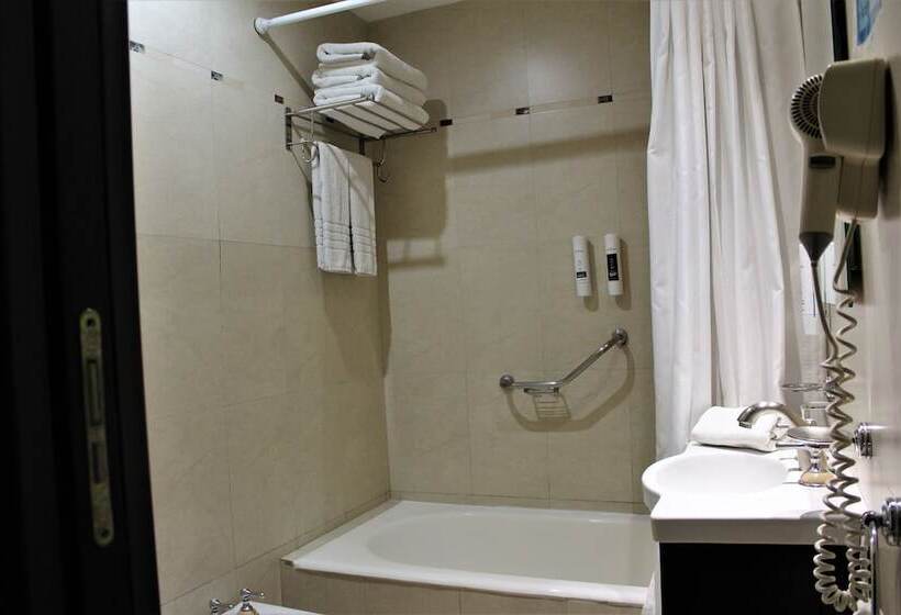 اتاق سوپریور سه تخته, 8 De Octubre