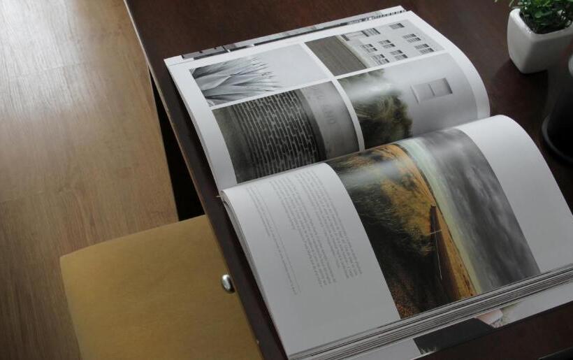 اتاق سوپریور, 8 De Octubre