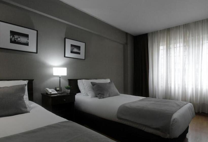 اتاق سوپریور, 8 De Octubre