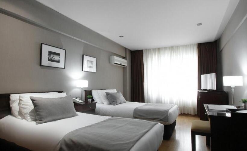 اتاق سوپریور, 8 De Octubre