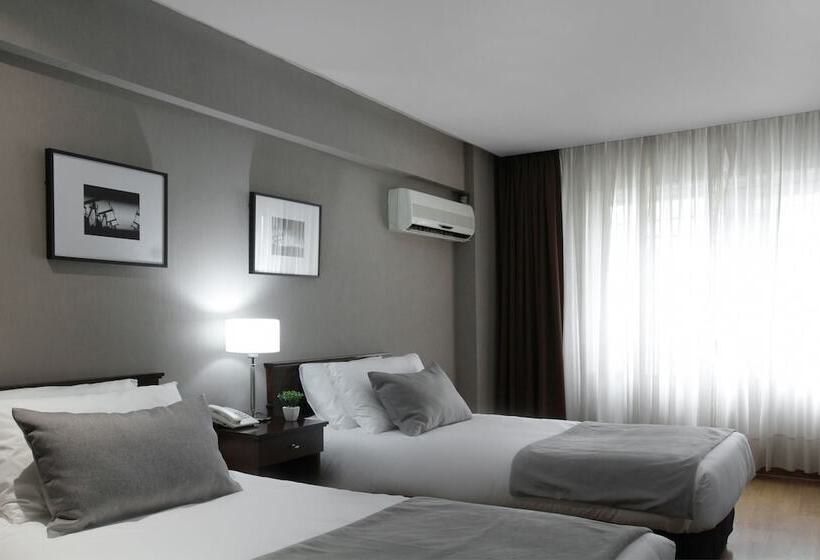 اتاق سوپریور, 8 De Octubre