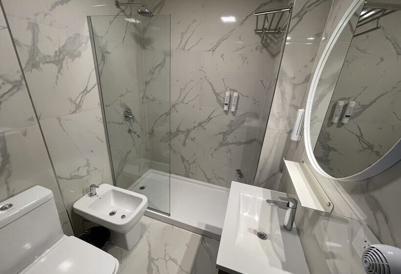 اتاق سوپریور سه تخته, 8 De Octubre