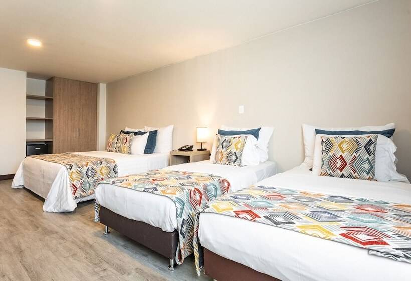 חדר סטנדרט לשלושה, Carretero