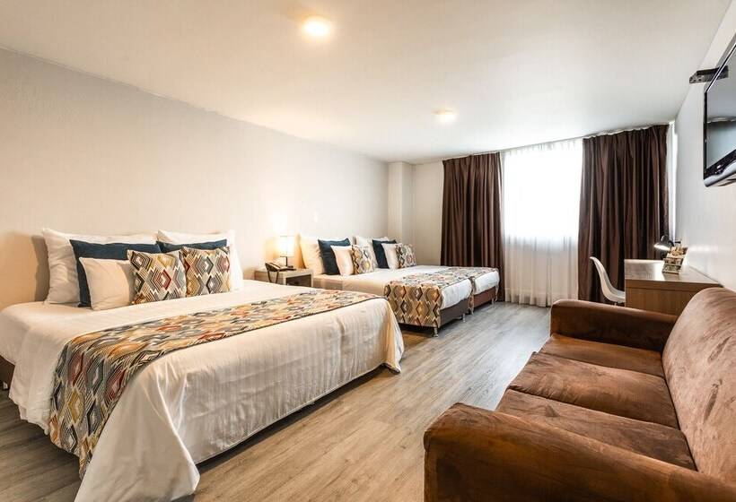 חדר סטנדרט לשלושה, Carretero