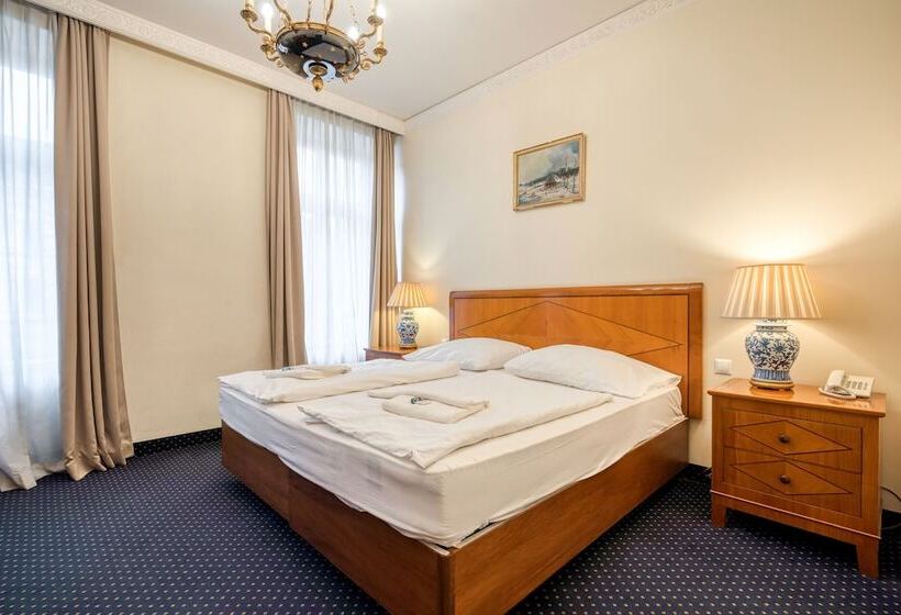 수피리어 룸, Europa