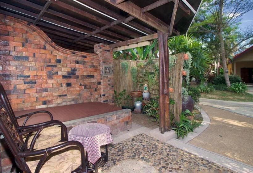 Люкс Вид на Сад, Beach Bungalow At Lanta Resort