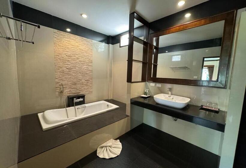 Бунгало Премиум, Beach Bungalow At Lanta Resort