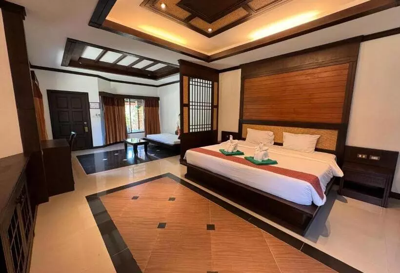 سوییت با چشم‌انداز باغ, Beach Bungalow At Lanta Resort