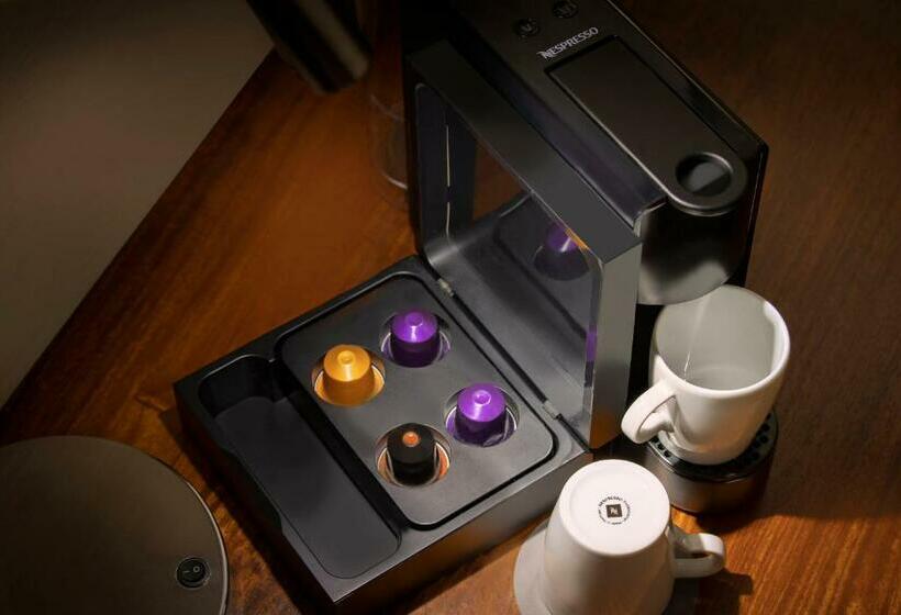 Deluxe Room with Views, Leonardo Royal London St Paul’s