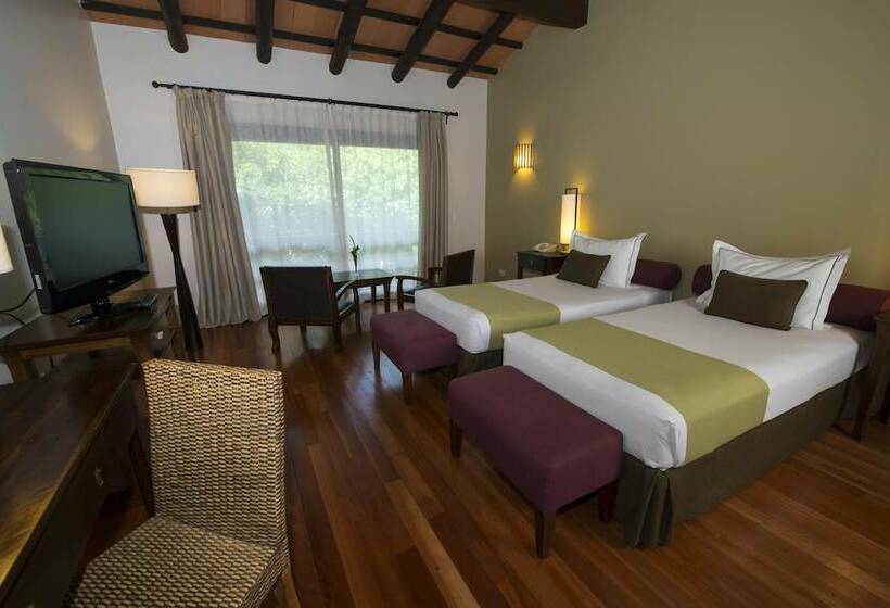 스탠다드 스튜디오, Loi Suites Iguazu