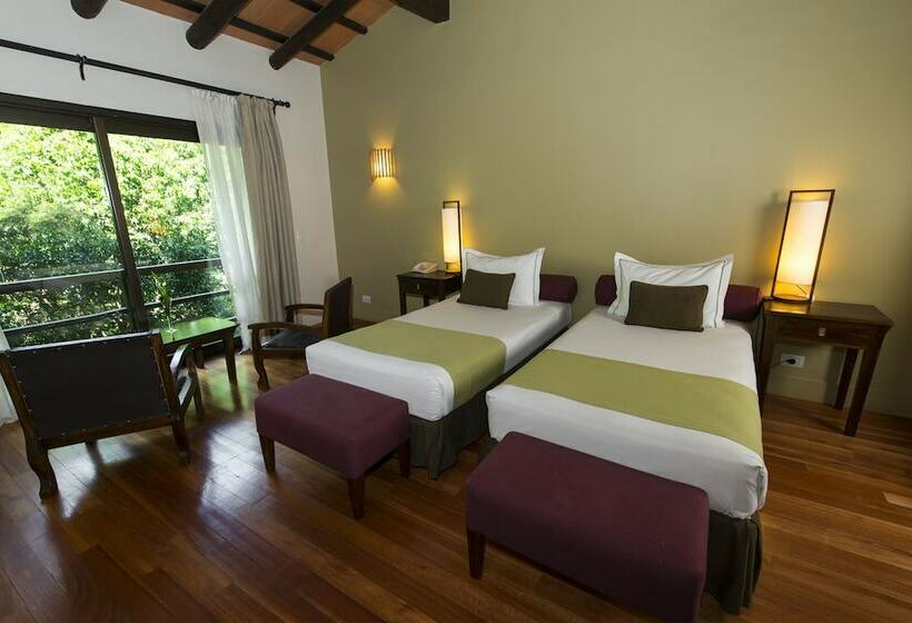 스탠다드 스튜디오, Loi Suites Iguazu