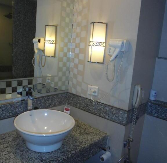 غرفة كلوب, Lords Plazaankleshwar