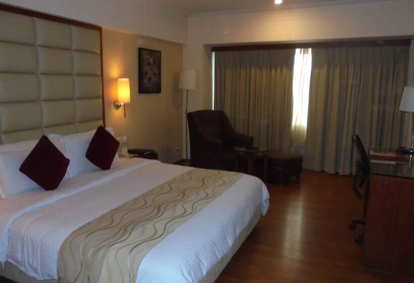 غرفة كلوب, Lords Plazaankleshwar