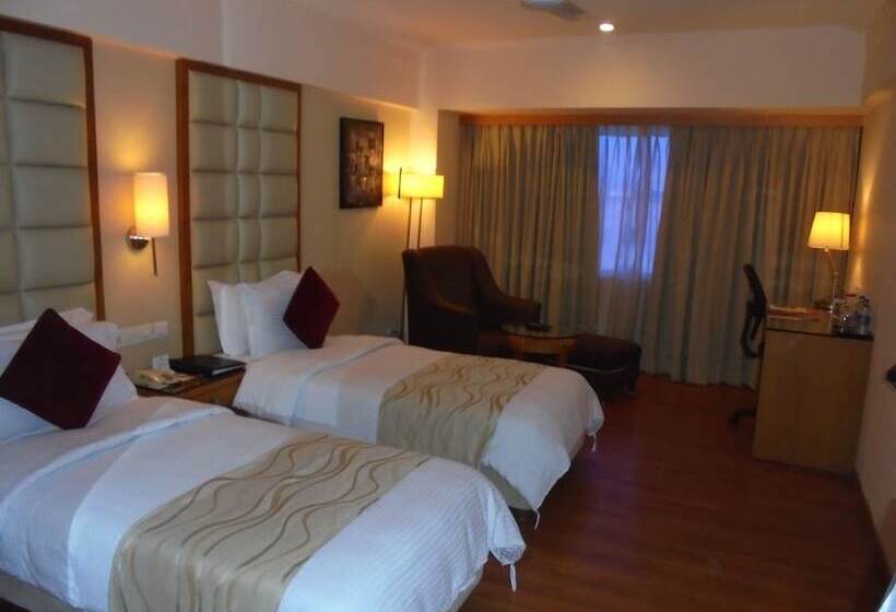 غرفة كلوب, Lords Plazaankleshwar