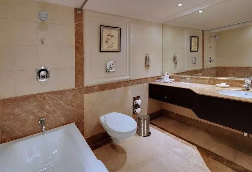 Club-huone, Ramada Plaza By Wyndham Jhv Varanasi
