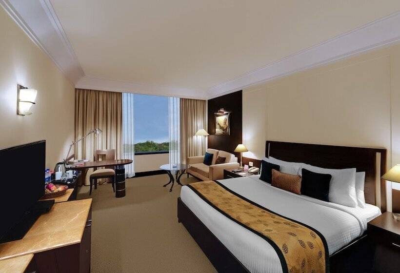 클럽 룸, Ramada Plaza By Wyndham Jhv Varanasi