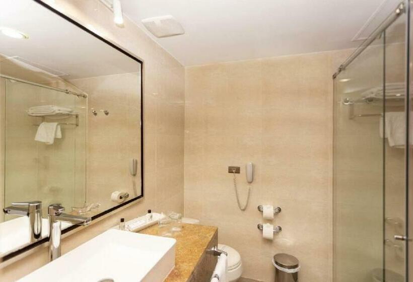 Номер Стандарт, San Fernando Plaza