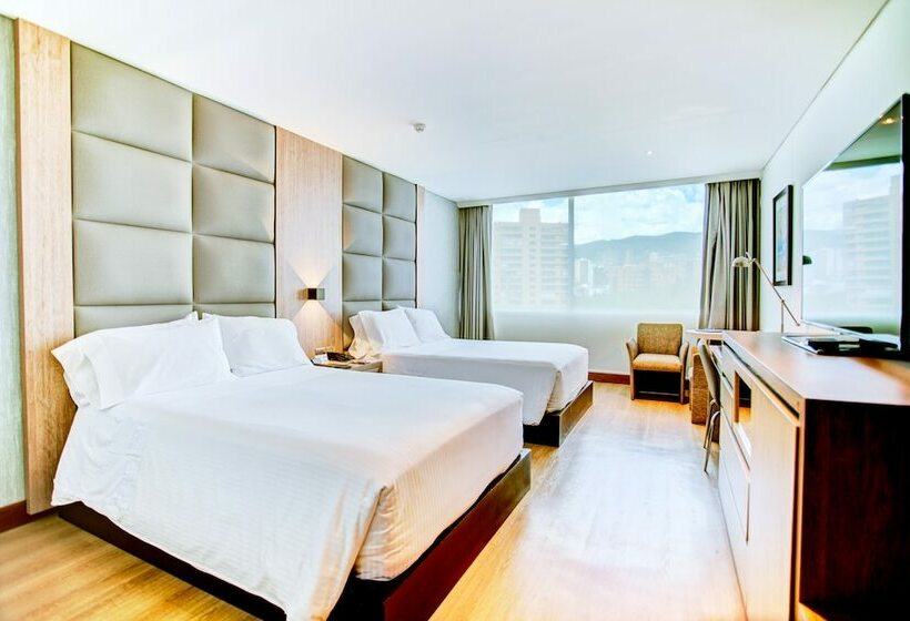 Номер Стандарт, San Fernando Plaza