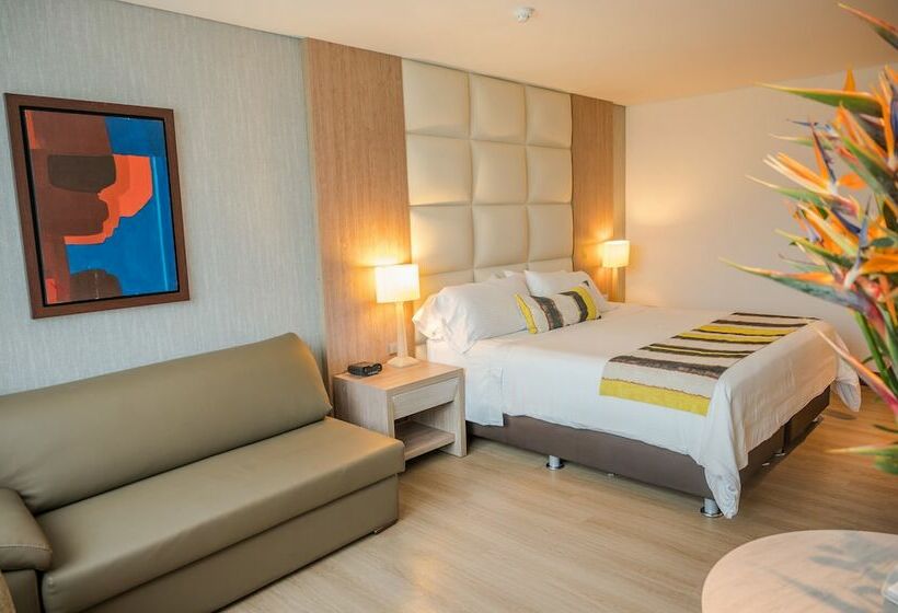 Номер Стандарт, San Fernando Plaza