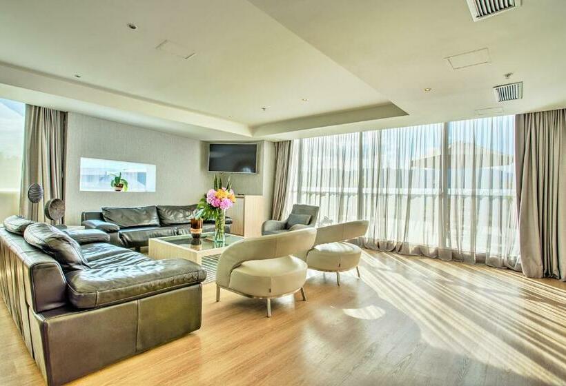 Президентский Люкс, San Fernando Plaza