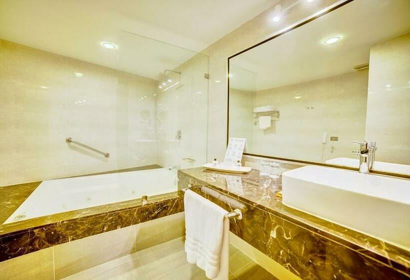 Президентский Люкс, San Fernando Plaza