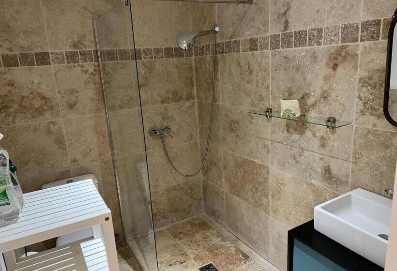 سوئیت با وان آب گرم, Terre Luberon