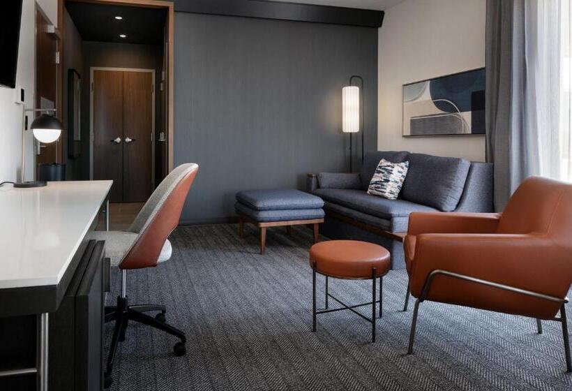 Президентский Люкс, Courtyard By Marriott Fresno Clovis