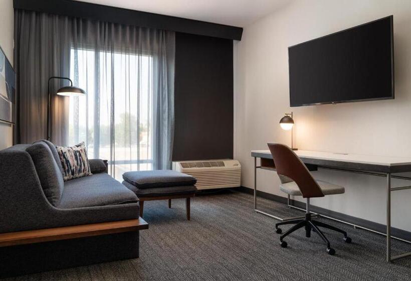 キングサイズベッドのスイートルーム, Courtyard By Marriott Fresno Clovis