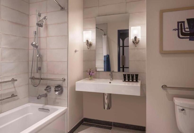 اتاق استاندارد با تخت بزرگ برای معلولان, Hyatt Centric Downtown Nashville