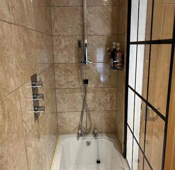 Family Suite, Lochindaal