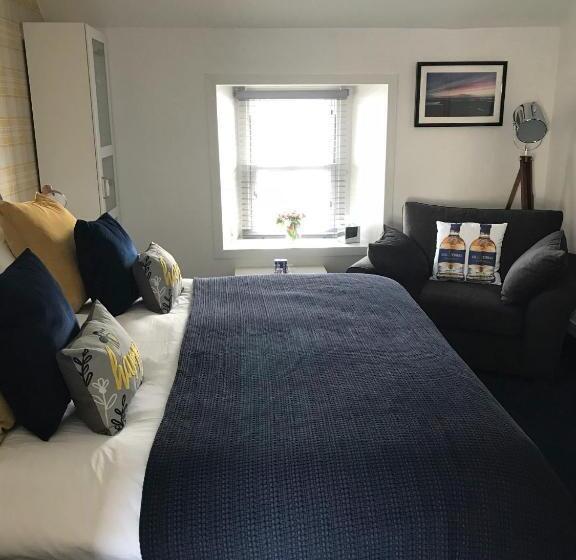 Family Suite, Lochindaal