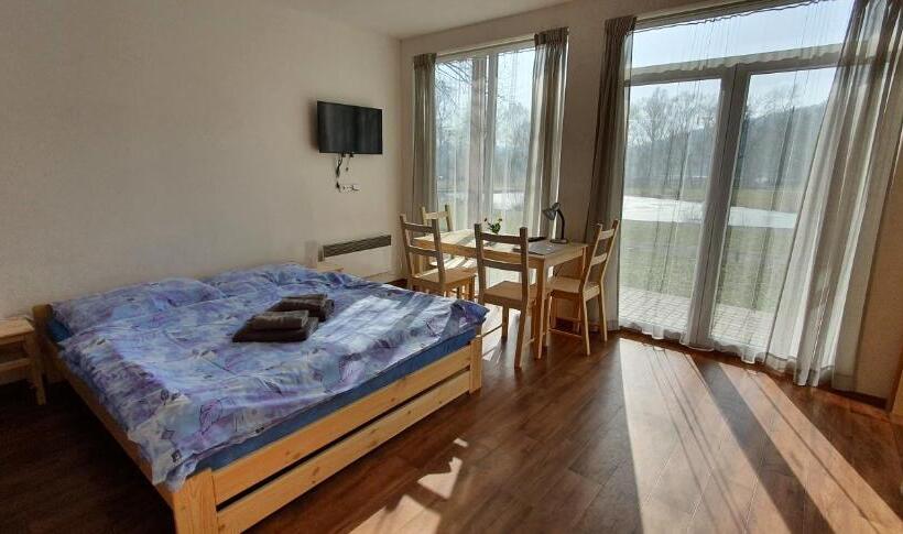 בונגלו משפחתי, Penzion Amfík Bukovina