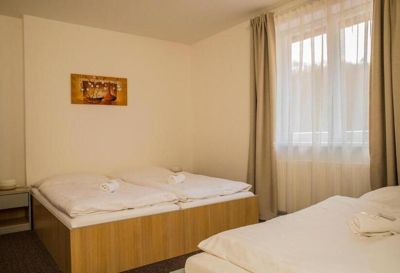 חדר סטנדרט לשלושה, Penzion Amfík Bukovina