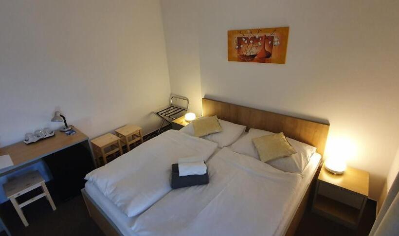 חדר סטנדרט לשלושה, Penzion Amfík Bukovina