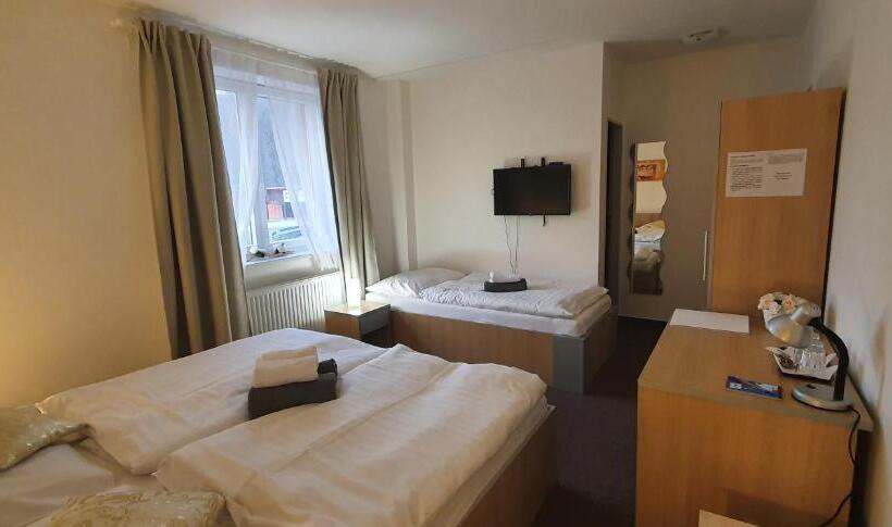 חדר סטנדרט לשלושה, Penzion Amfík Bukovina