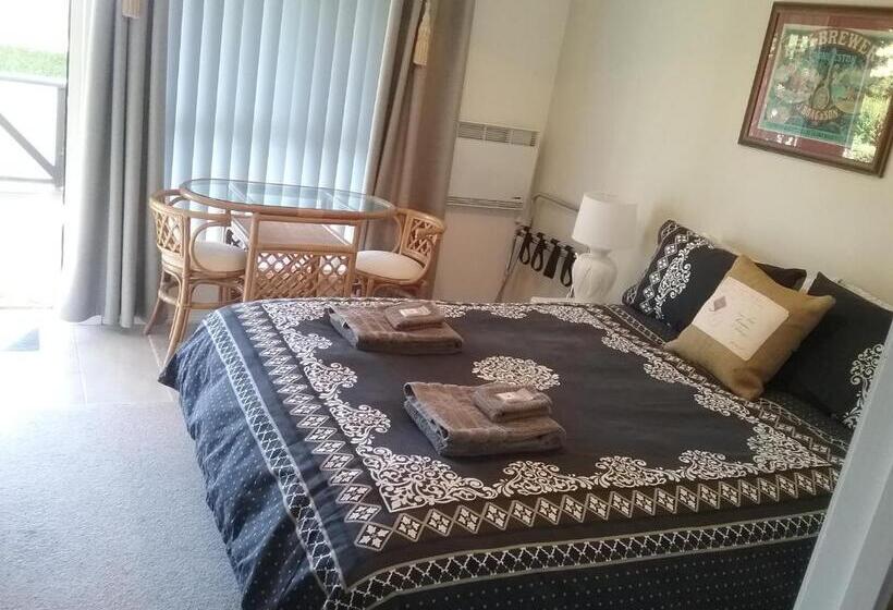디럭스 룸, Robin's Nest B&b