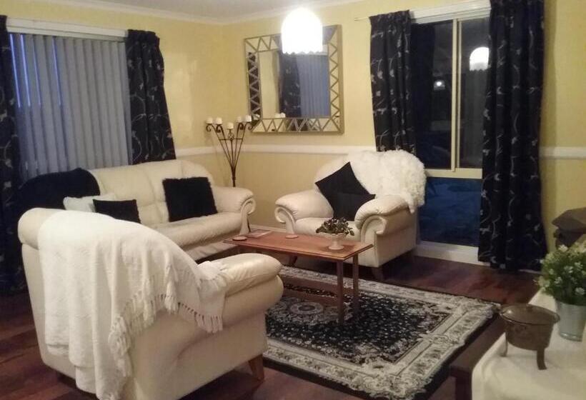 디럭스 룸, Robin's Nest B&b