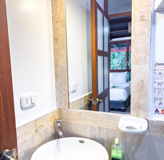 اتاق خانوادگی با چشم‌انداز کوه, Rupa Rupa High Jungle Eco B&b